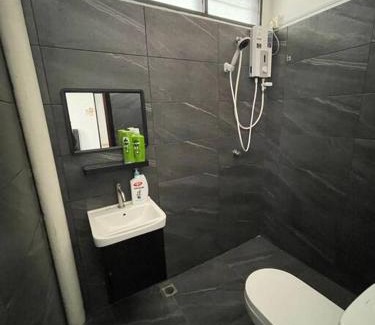 Kampung Guar Syed Alwi House | Villa President Homestay -4 bedroom Aircond WIFI Vacations Home