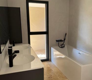 Mollans-sur-Ouveze Villa | VILLA PROCHE VENTOUX et VAISON LA ROMAINE avec piscine privée
