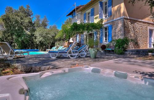 Saint-Jean Villa | Villa Provençale avec 2 maisons d'amis ,piscine ,Jacuzzi ,vue mer