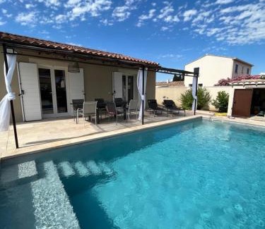 Saint-Andiol House | Villa Provençale avec Piscine Chauffée