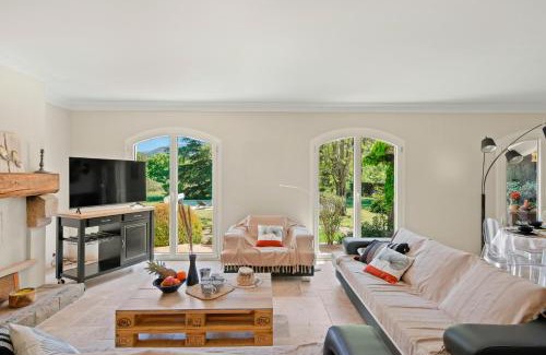 Velennes House | Villa Provençale Avec Piscine À Collobrières