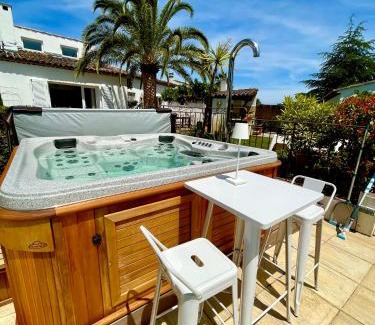 Gassin Villa | Villa provençale Golfe St Tropez climatisée piscine chauffée, Spa, billard, Wifi haut débit pro