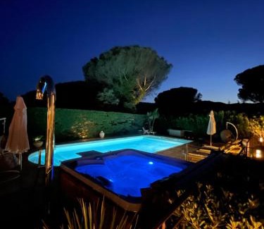 Gassin Villa | Villa provençale Golfe St Tropez climatisée piscine chauffée, Spa, billard, Wifi haut débit pro