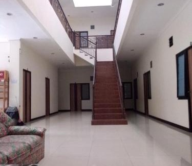 Dinoyo House | villa puncak tidar