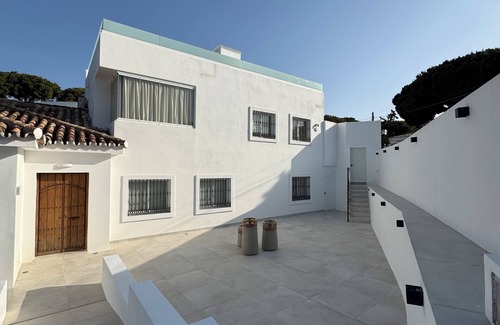 Elviria Villa | Villa Qi, a gorgeous fully renovated villa - 5 ensuite bedrooms.