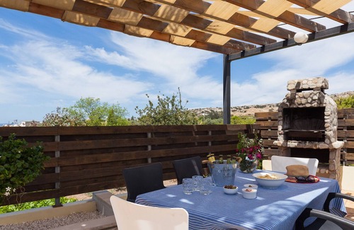 Peyia Town Villa | VILLA RAPHAEL, bungalow style 3 bed villa with mountain and distant sea views