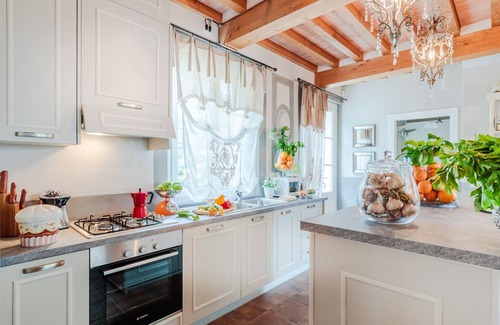 Lucca Villa | VILLA REGINA, 4 bedrooms and a luxury style among the vineyards by Lucca Town