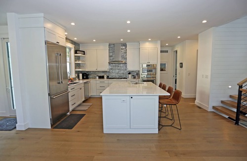 South Rehoboth House | Villa Rehoboth - 5 master suites, salt-water pool, cinema. In-town location.