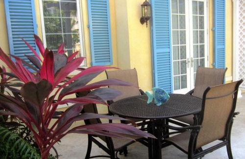 Grace Bay Apartment | Villa Renaissance Unit 501 Grace Bay Beach