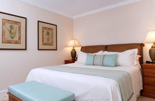 Grace Bay Apartment | Villa Renaissance Unit 501 Grace Bay Beach