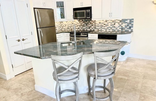 Grace Bay Condo | Villa Renaissance 503: 2nd Floor 1 Bedroom Pool/Garden View Villa: Sleeps 2-4