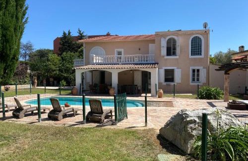 Saint-Laurent-du-Var House | Villa Reyosam, maison 6 chambres , piscine