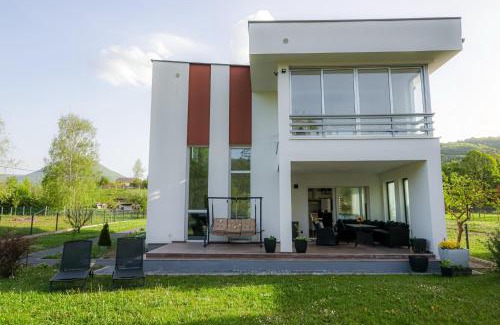 Bihac Villa | Villa Rio Verde