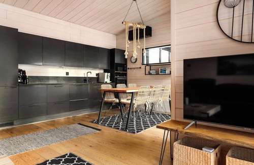 Klaukkala House | Villa Ritva - Modern - Lakefront - Hot Tub