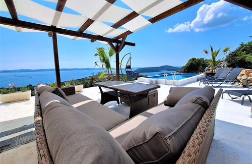 Tkon House | Villa Robinson is romantic stone house with pool and fantastic view.
