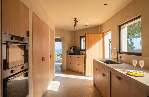 Almunecar Villa | Villa 'Rocca' with Sea View, Wi-Fi and Air Conditioning