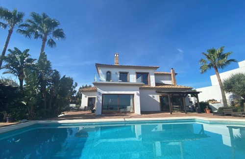 Manilva Villa | Villa 'Romano' with Sea View, Wi-Fi and Air Conditioning