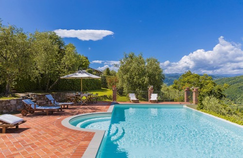 Monsummano Terme Villa | Villa Roncovisi by Fantasia Villas