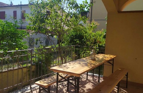 Lido di Camaiore House | Villa Rosa: Rent for Holiday Detached House in Lido di Camaiore