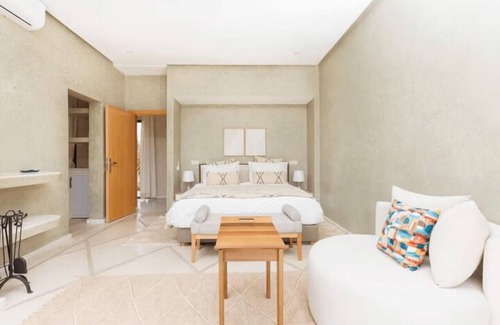 Aghouatim Hotel | Villa Rosea