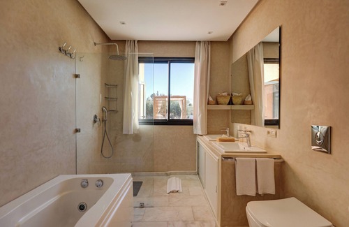 Aghouatim Hotel | Villa Rosea