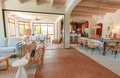 Ocean Point Villa | Villa Rosso Di Sera: 2 Minute Walk from the Beach