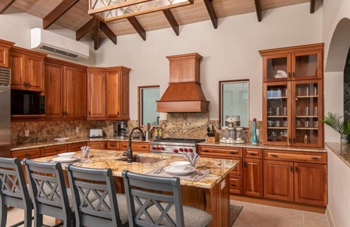 Contant Farms House | Villa Royce -Defining Luxury-Pool-Tesla backup power!