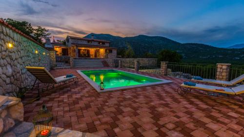 Vrgorac Villa | Villa Rusticale with Private Pool