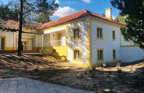 Santa Maria do Castelo Villa | Villa Sal - Spacious, private Apartment in a Villa with pool