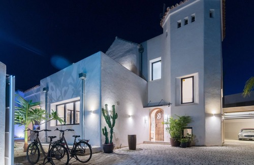 Golden Mile Villa | Villa Samba - Stunning 4 Bedroom Villa located 80m from the beach