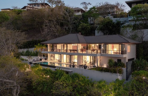 Tamarindo Villa | Villa Samsara, breathtaking views within walking distance of Tamarindo.