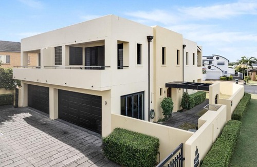 Evans Head Apartment | Villa Sangiovese - Unit One - 1-2 Heath Street