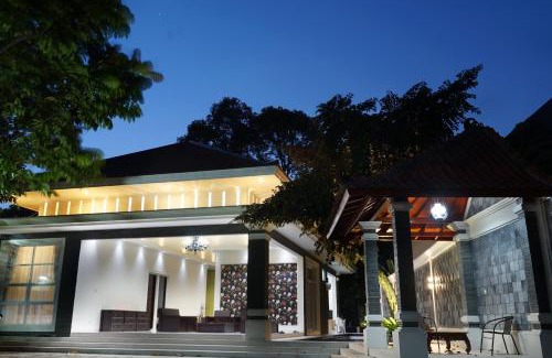 Pancawati Villa | Villa Sanlias
