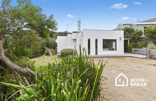 Blairgowrie House | Villa Santorini - Secluded Blairgowrie Back Beach Poolside Oasis