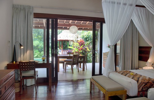 Kedewatan Hotel | Villa Santun