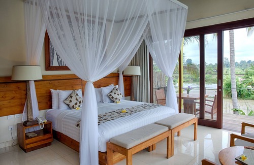 Kedewatan Hotel | Villa Santun
