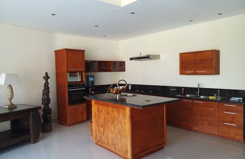 Kedewatan Hotel | Villa Santun