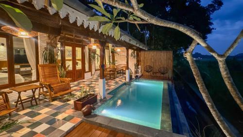 Bangunjiwo Villa | Villa Sare - House with panorama rice field view