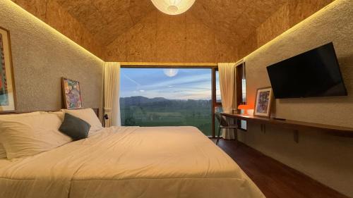 Bangunjiwo Villa | Villa Sare - House with panorama rice field view