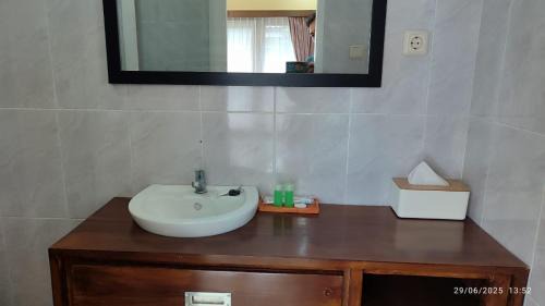 Rendeh Villa | villa Saung Kuring Pangatikan garut