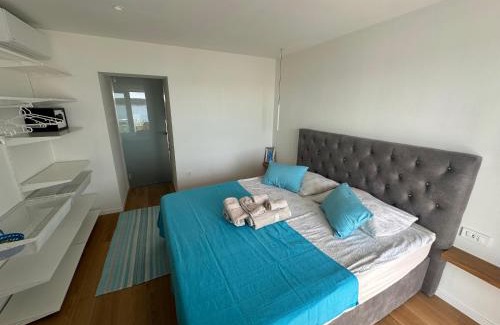 Banjol Villa | Villa Seawave - on the beach!