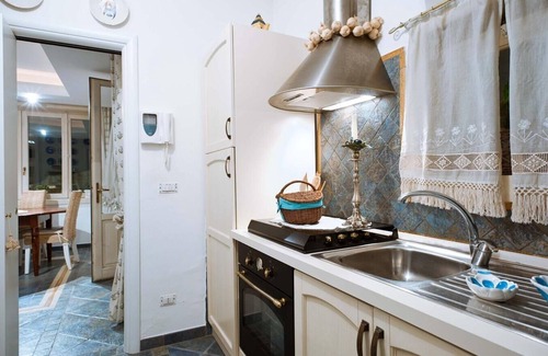 Fontane Bianche Villa | Villa Seranta, sea front villa near town