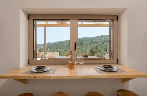 Skinaria Villa | Villa Seva Sea View - Perfect for Romantic Getaways with Pool and Sunrise & Sea Views By Villa Mana Gers