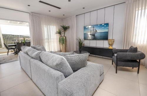 Migdal Apartment | Villa siena - וילה מהממת עם בריכה פרטית מול הכנרת