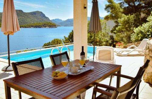 Trstenik Villa | Villa Silencia
