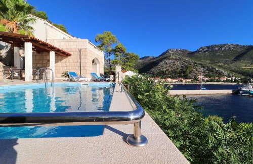 Trstenik Villa | Villa Silencia