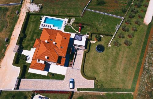 Kastelir-Labinci Villa | Villa Silvia for 10 people with infinity pool and large playground