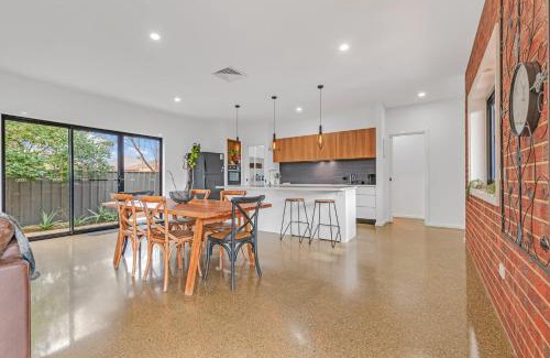 Echuca House | Villa Simone - Tranquil Hideaway in the Heart of Echuca