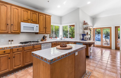 Araby Cove House | Villa Sirena – Luxe Palm Springs Poolside Getaway