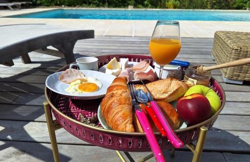 Le Thoronet Bed & Breakfast | Villa Sisyphe chambre"la jeanette"